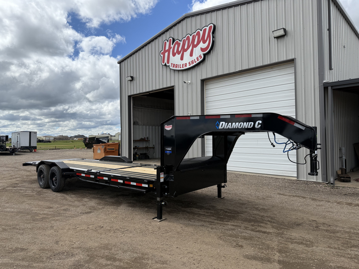 New 2025 Diamond C 82"x24' GN Hydraulically Dampened Tilt - HDT-GN210 Pacesetter Edition