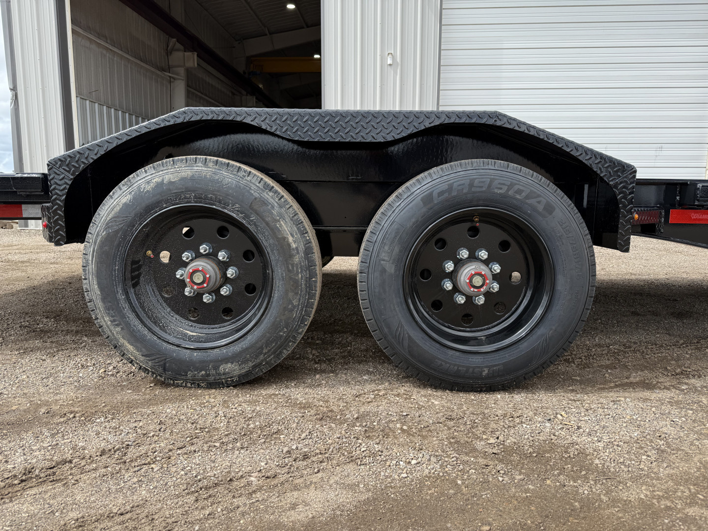 New 2025 Diamond C 82"x24' GN Hydraulically Dampened Tilt - HDT-GN210 Pacesetter Edition