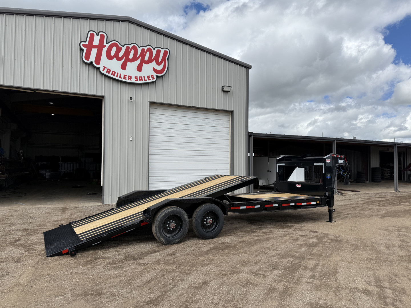 New 2025 Diamond C 82"x24' GN Hydraulically Dampened Tilt - HDT-GN210 Pacesetter Edition