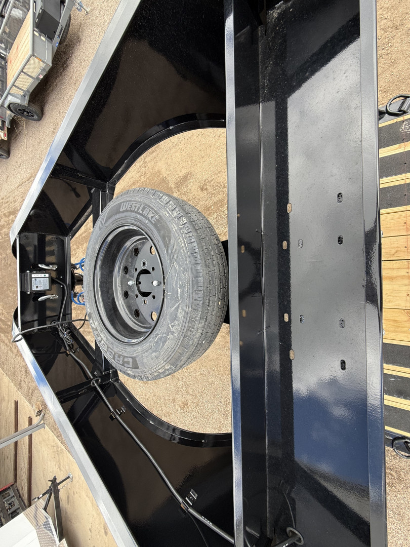 New 2025 Diamond C 82"x24' GN Hydraulically Dampened Tilt - HDT-GN210 Pacesetter Edition