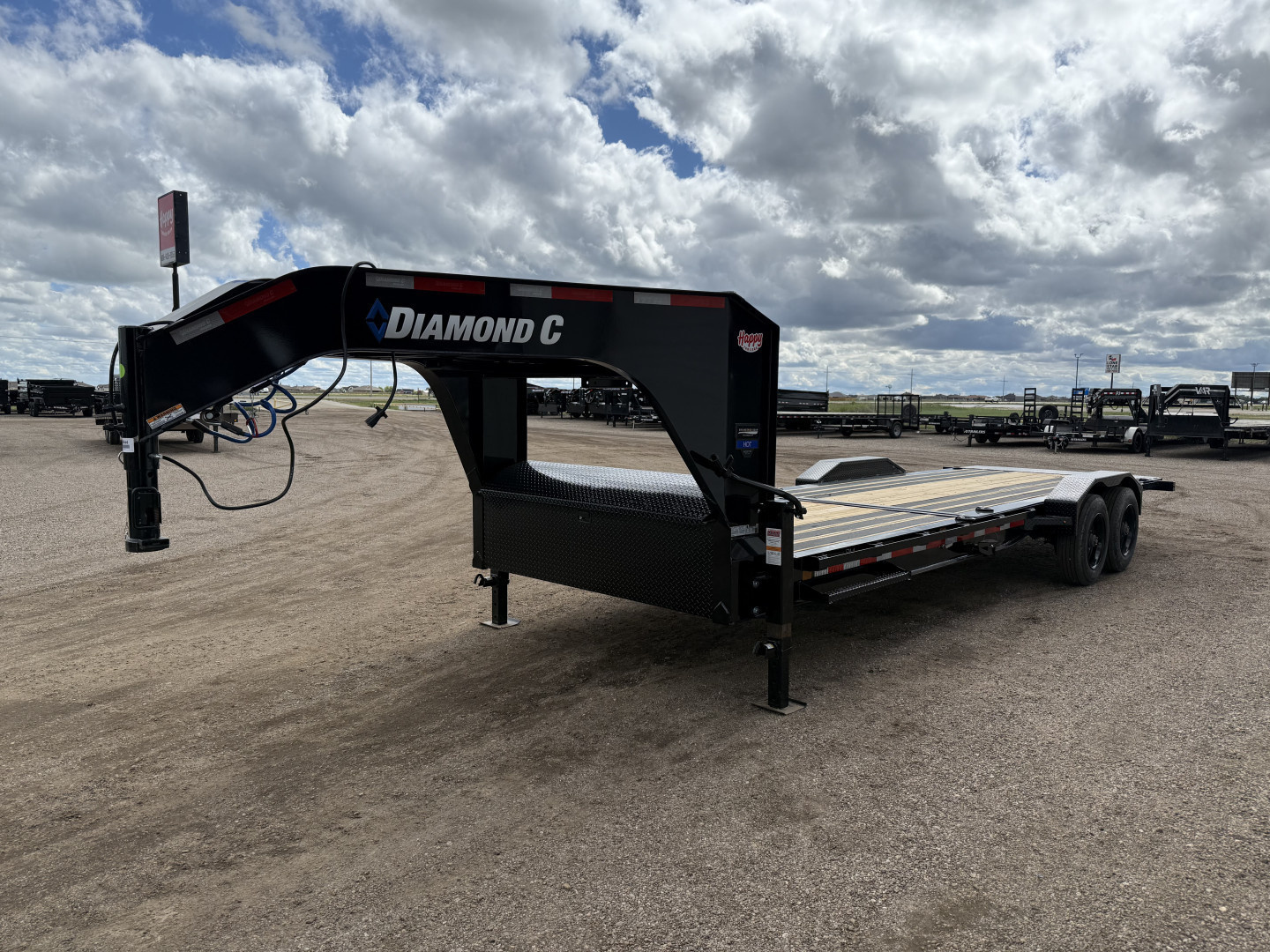 New 2025 Diamond C 82"x24' GN Hydraulically Dampened Tilt - HDT-GN210 Pacesetter Edition