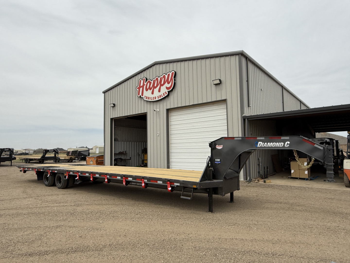 New 2025 Diamond C 102"x40' Engineered Beam FMAX216 w/ Hyd. Dovetail - 40K Pacesetter Edition