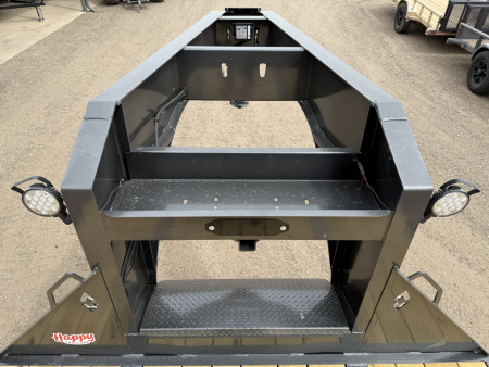 New 2025 Diamond C 102"x40' Engineered Beam FMAX216 w/ Hyd. Dovetail - 40K Pacesetter Edition