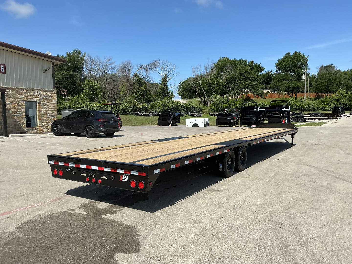 New 2026 PJ 102"x40' GN Low Pro Flatbed w/ Singles - LS