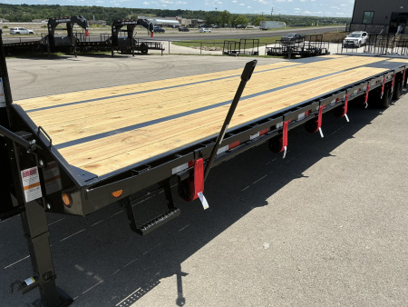 New 2026 PJ 102"x40' GN Low Pro Flatbed w/ Duals - LD