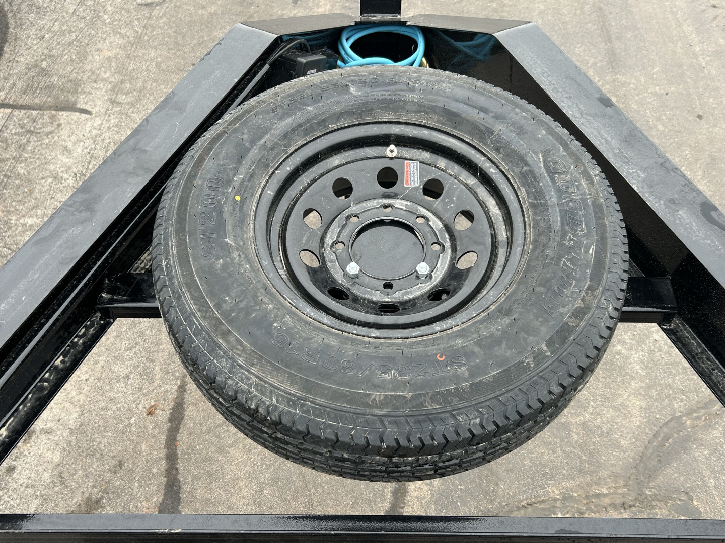 New 2026 PJ 102"x24' GN 6" Channel Super-Wide Equipment Trailer - B6