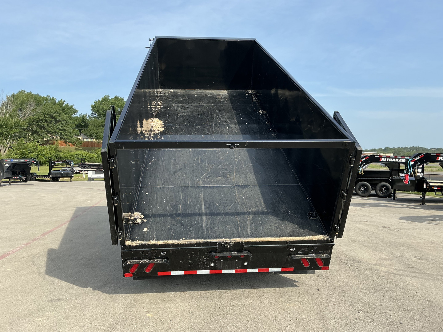 Used *USED* 2025 Big Tex 92"x20' GN Dump