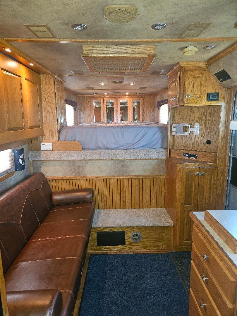Used 2007 Cimarron Norstar 5H 12'LQ, Generator and Hay Pod