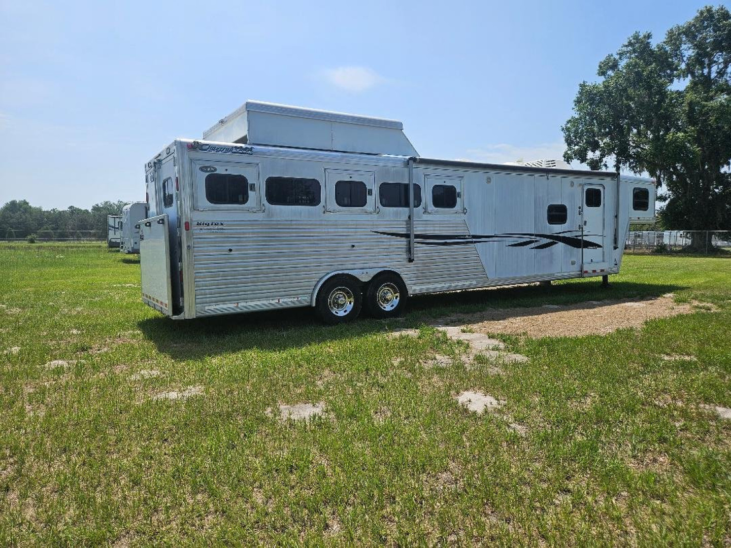 Used 2007 Cimarron Norstar 5H 12'LQ, Generator and Hay Pod