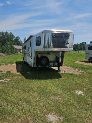 Used 2007 Cimarron Norstar 5H 12'LQ, Generator and Hay Pod