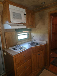 Used 2007 Cimarron Norstar 5H 12'LQ, Generator and Hay Pod