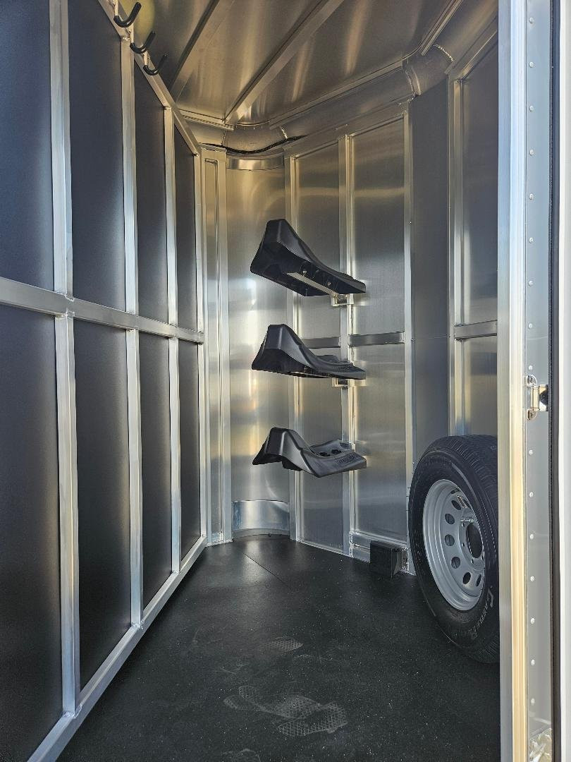 New 2025 Shadow 3H Stablemate w/windows & Escape Door