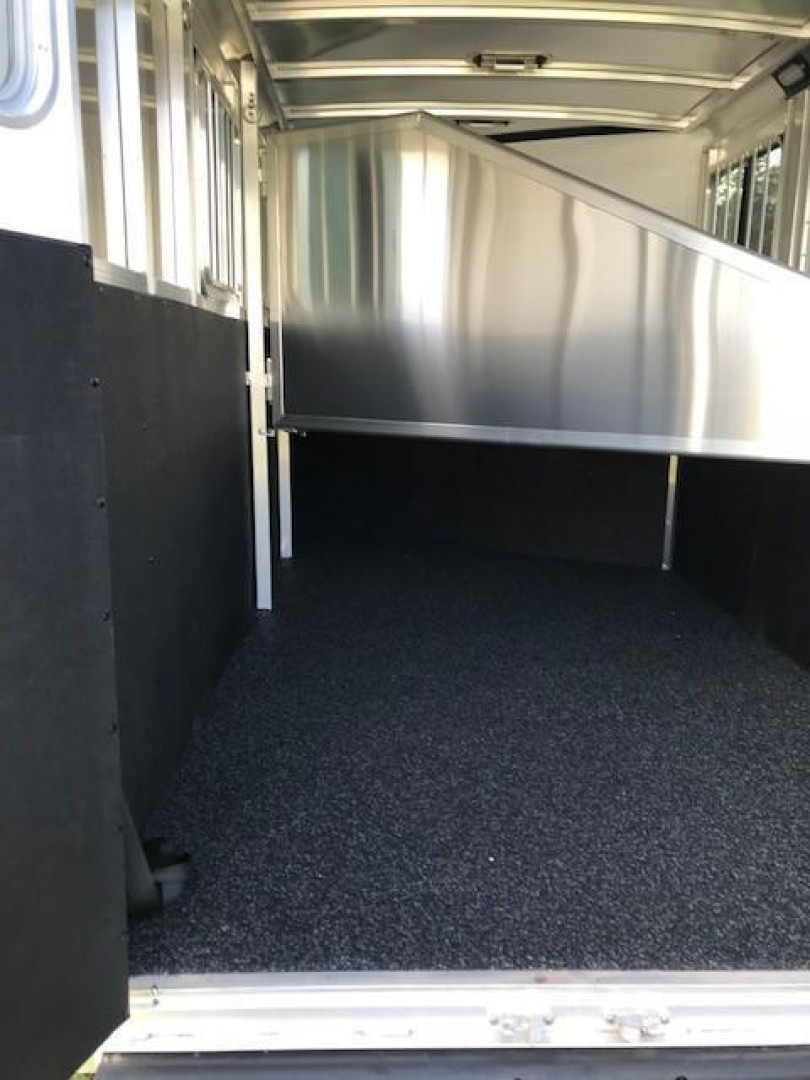 New 2025 Exiss Express 3H SS Edition BP Horse Trailer