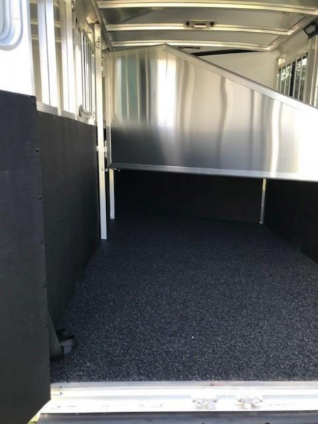 New 2025 Exiss Express 3H SS Edition BP Horse Trailer