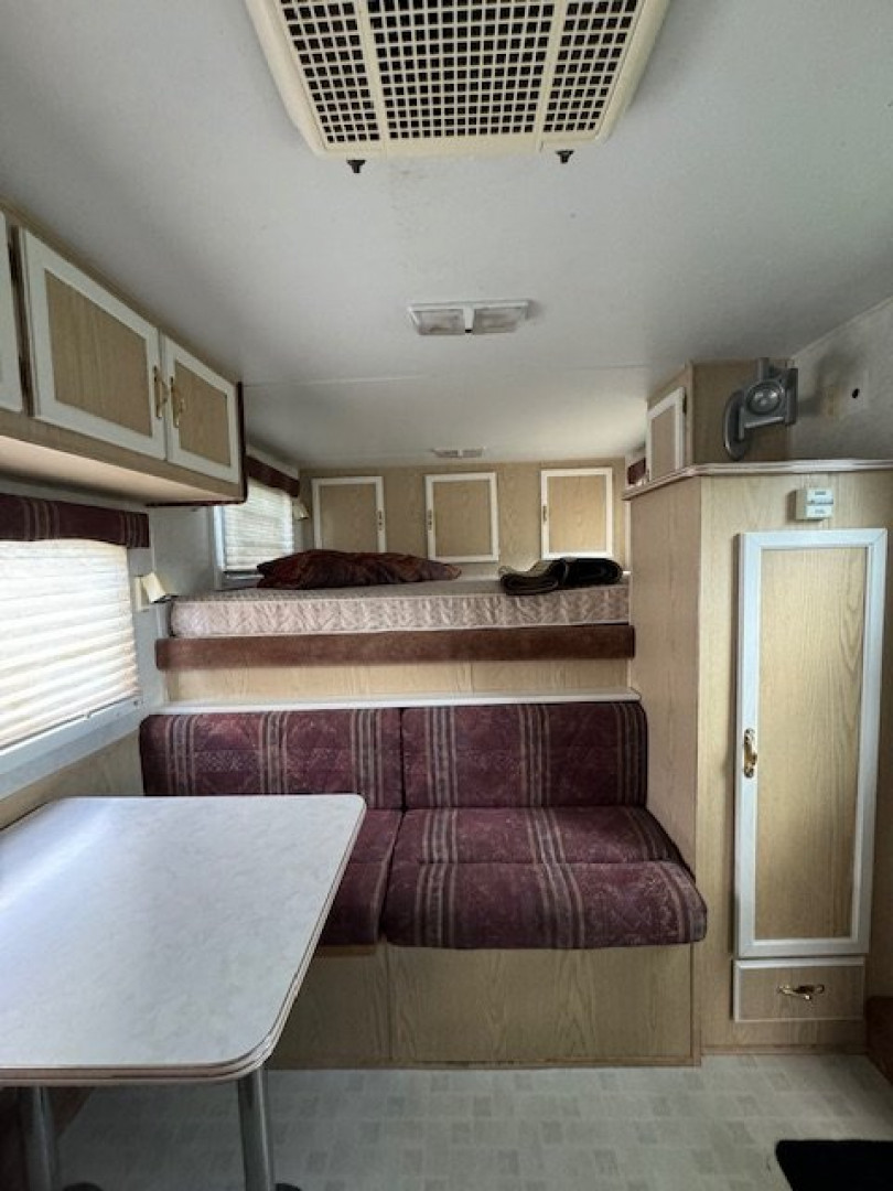 Used 1998 Sundowner Trailers 3H 9' LQ Horse Trailer