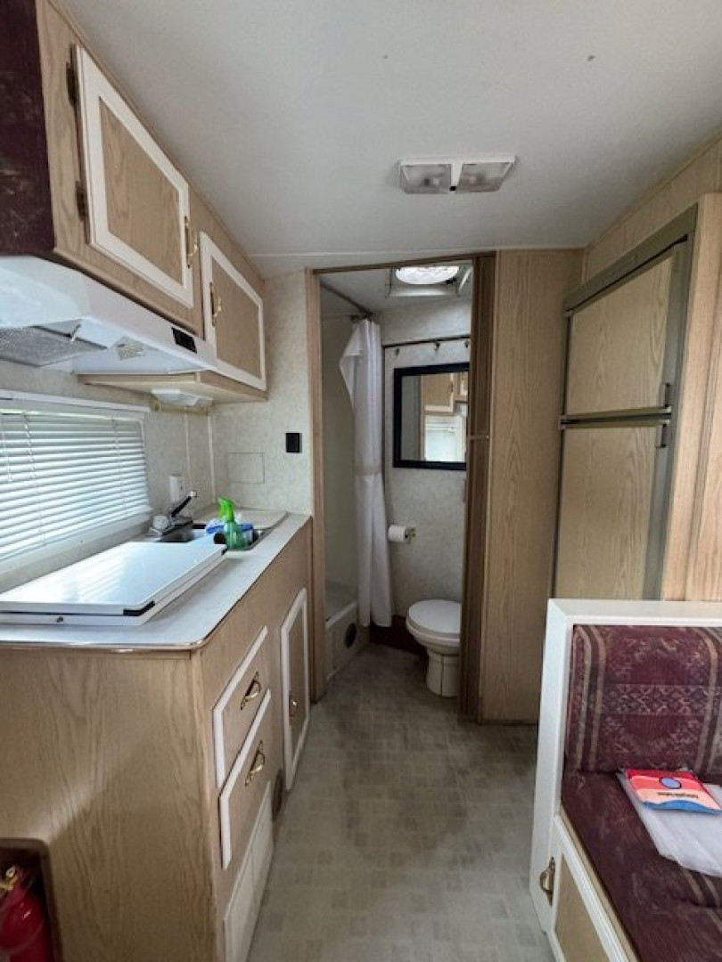 Used 1998 Sundowner Trailers 3H 9' LQ Horse Trailer