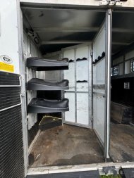 Used 1998 Sundowner Trailers 3H 9' LQ Horse Trailer