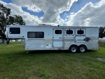 Used 1998 Sundowner Trailers 3H 9' LQ Horse Trailer
