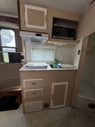 Used 1998 Sundowner Trailers 3H 9' LQ Horse Trailer