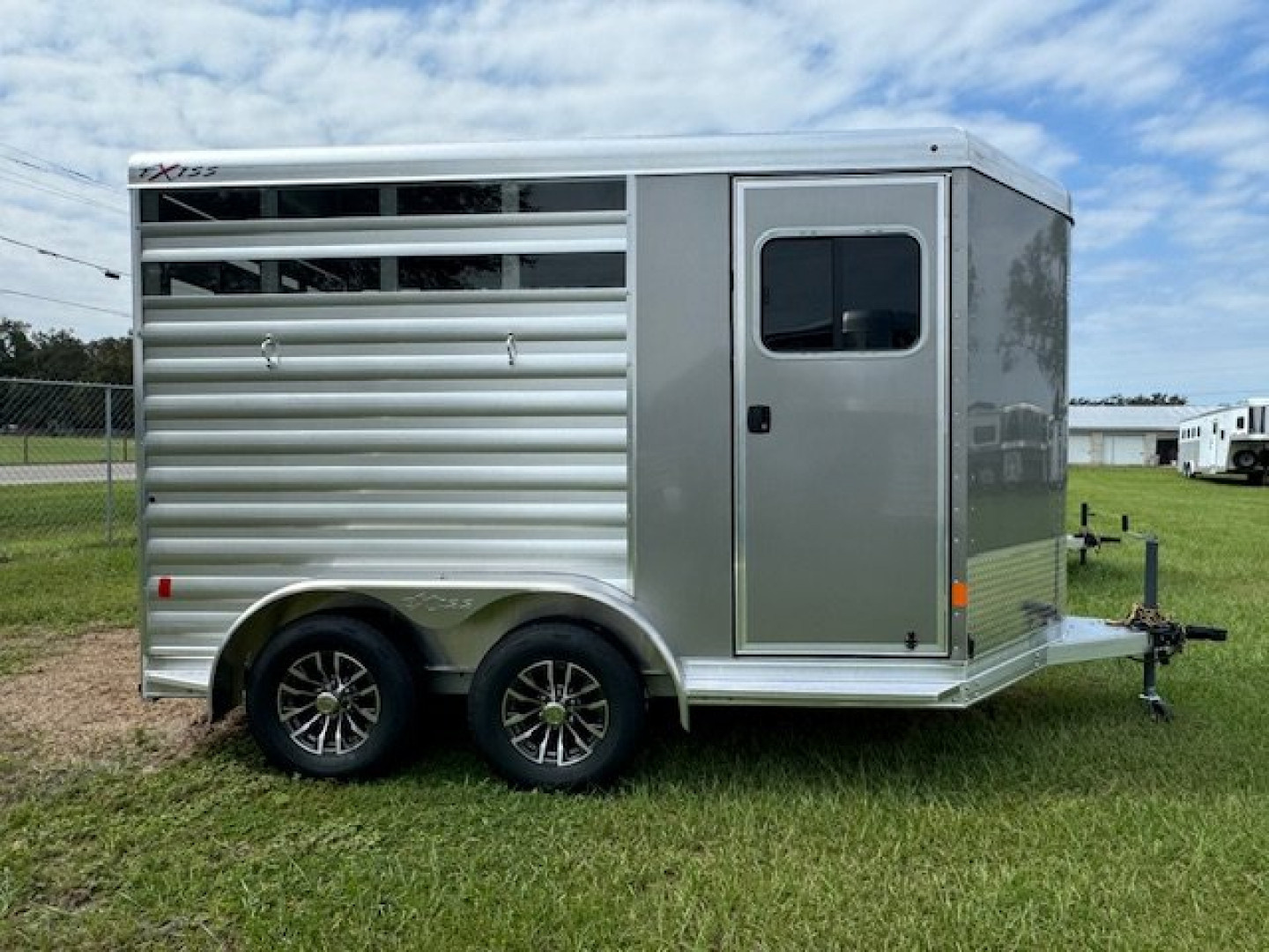 New 2025 EXISS TRAILERS Express 2H CX Horse Trailer