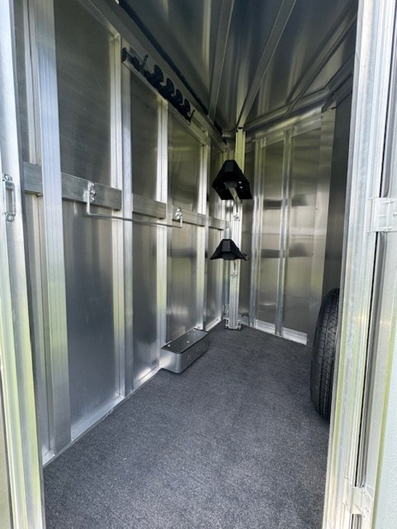 New 2025 EXISS TRAILERS Express 2H CX Horse Trailer