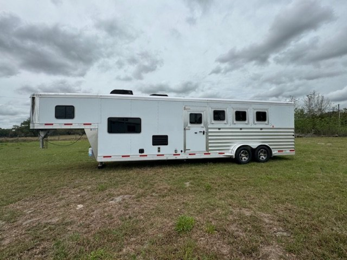 New 2024 EXISS TRAILERS Escape 7410 LQ Horse Trailer