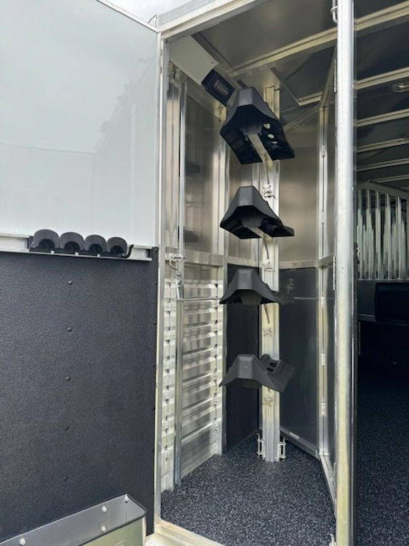 New 2024 EXISS TRAILERS Escape 7410 LQ Horse Trailer