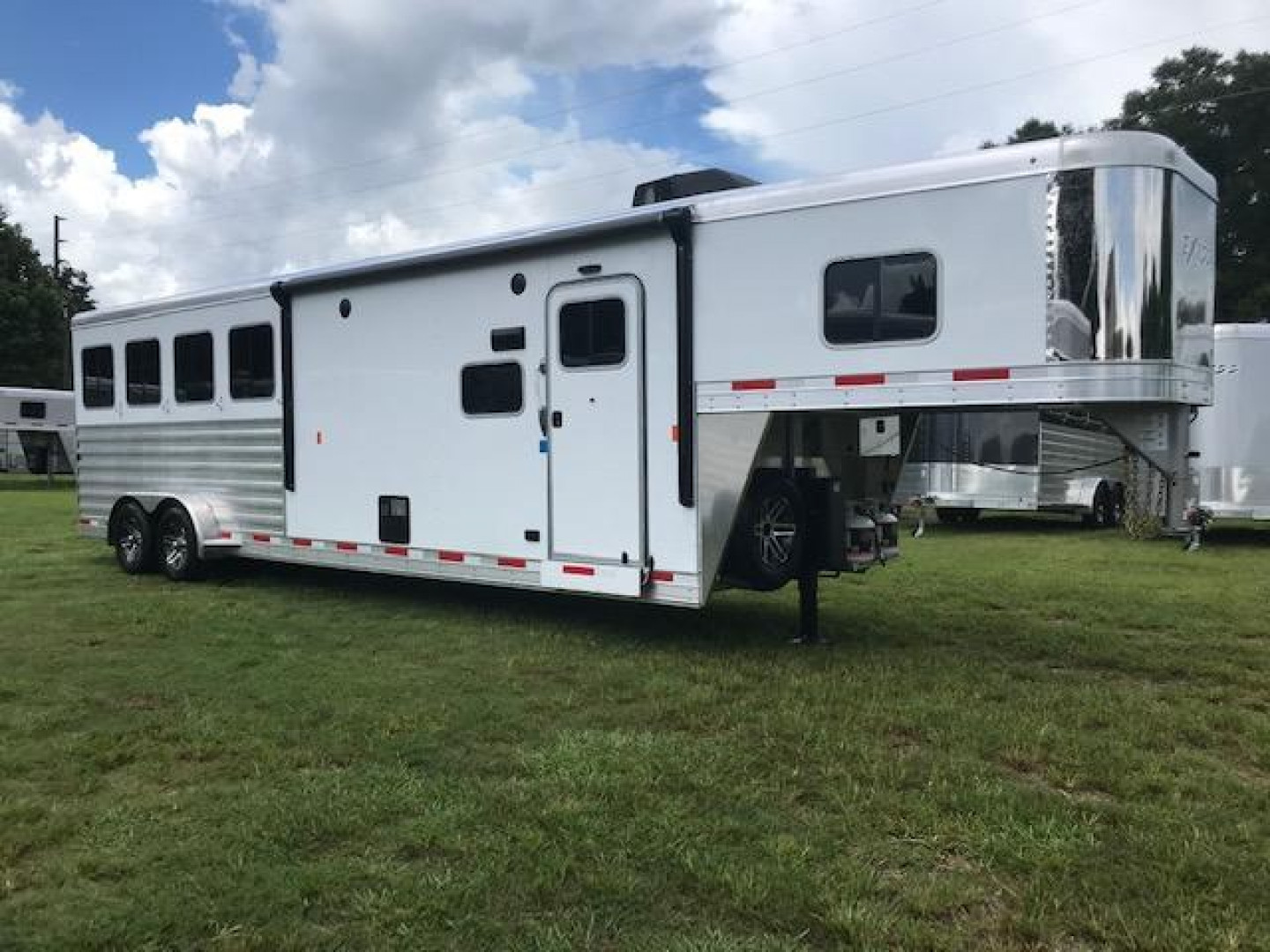 New 2024 EXISS TRAILERS Escape 7410 LQ Horse Trailer