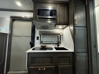 New 2024 EXISS TRAILERS Escape 7410 LQ Horse Trailer
