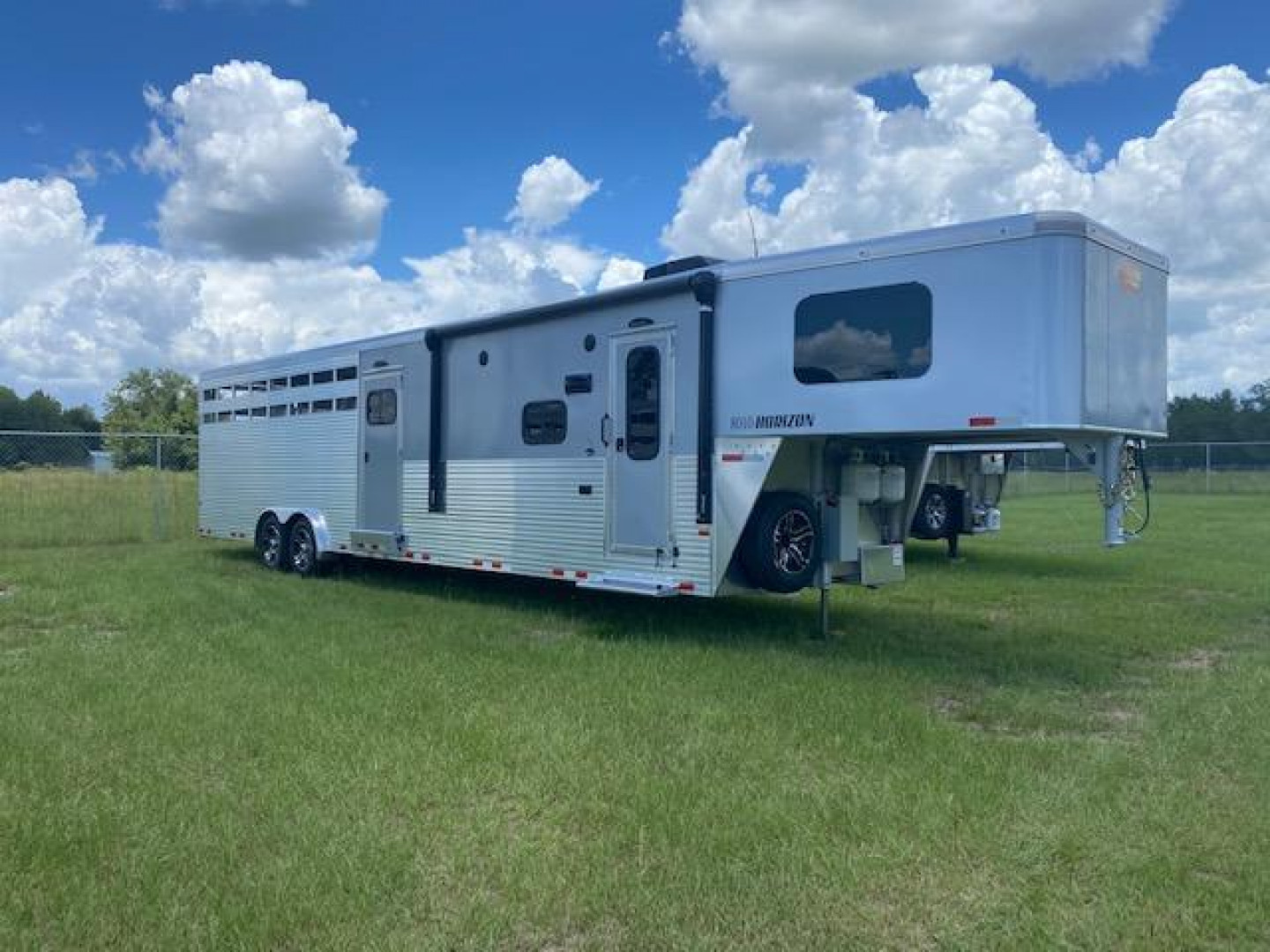 New 2023 SUNDOWNER TRAILERS Rancher Stock Combo 10.5 LQ W/ Mid Tack IN STOCK Stock / Stock Combo Trailer