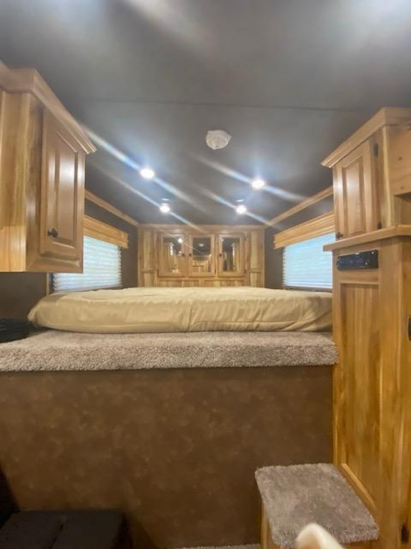 New 2023 SUNDOWNER TRAILERS Rancher Stock Combo 10.5 LQ W/ Mid Tack IN STOCK Stock / Stock Combo Trailer