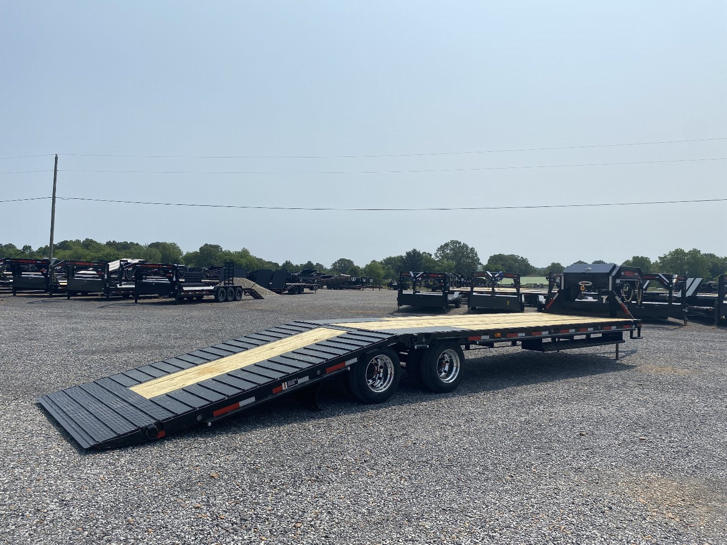 New 2026 MAXXD 102"X34' 30k Hyd Dove Gooseneck Trailer *22K Winch*