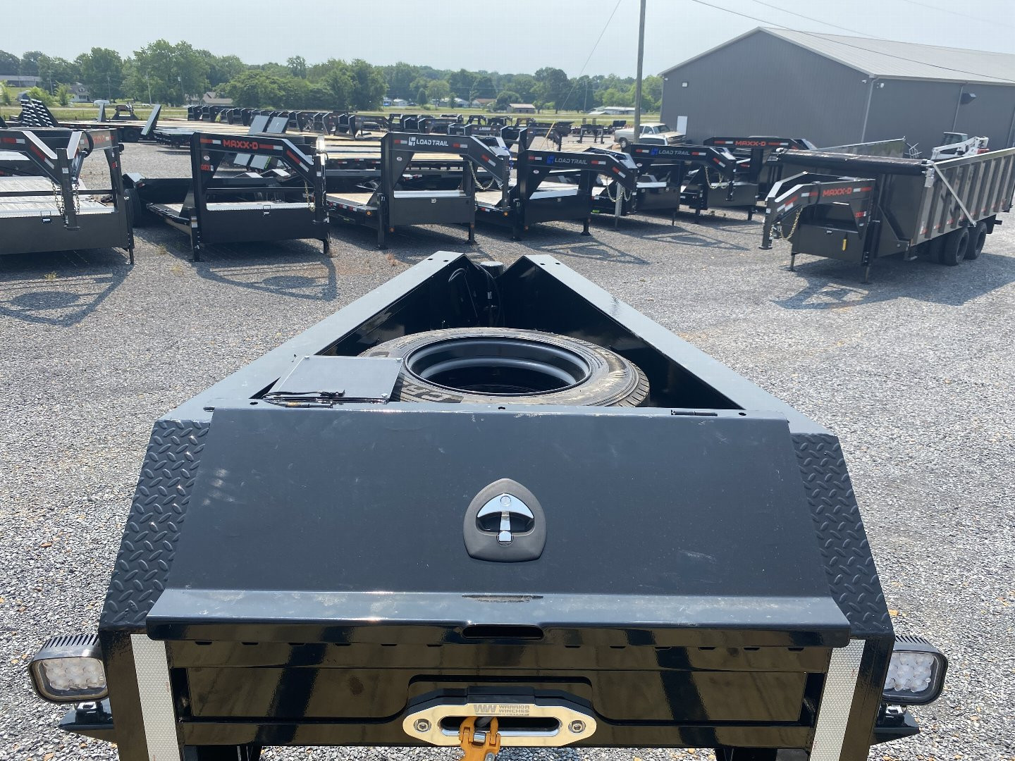 New 2026 MAXXD 102"X34' 30k Hyd Dove Gooseneck Trailer *22K Winch*
