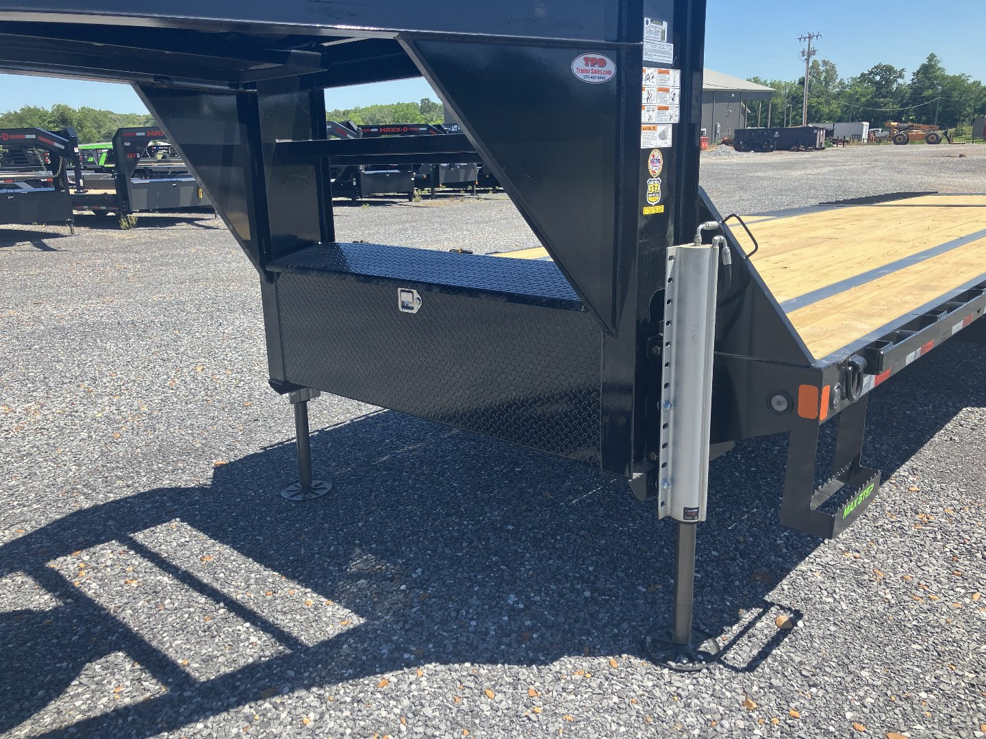 New 2025 Load Trail 102"X30' 16K Hyd Dove Gooseneck Trailer