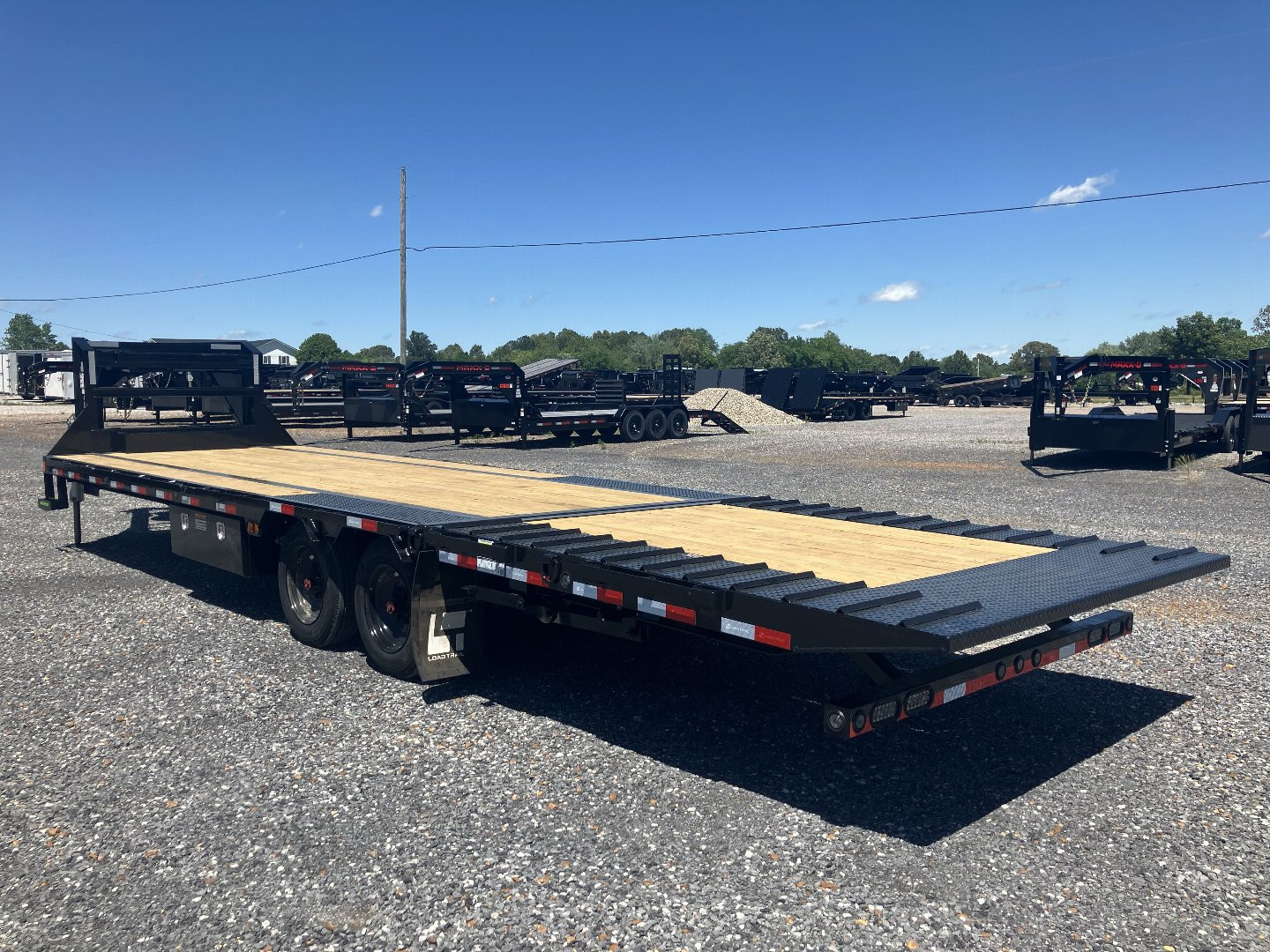 New 2025 Load Trail 102"X30' 16K Hyd Dove Gooseneck Trailer