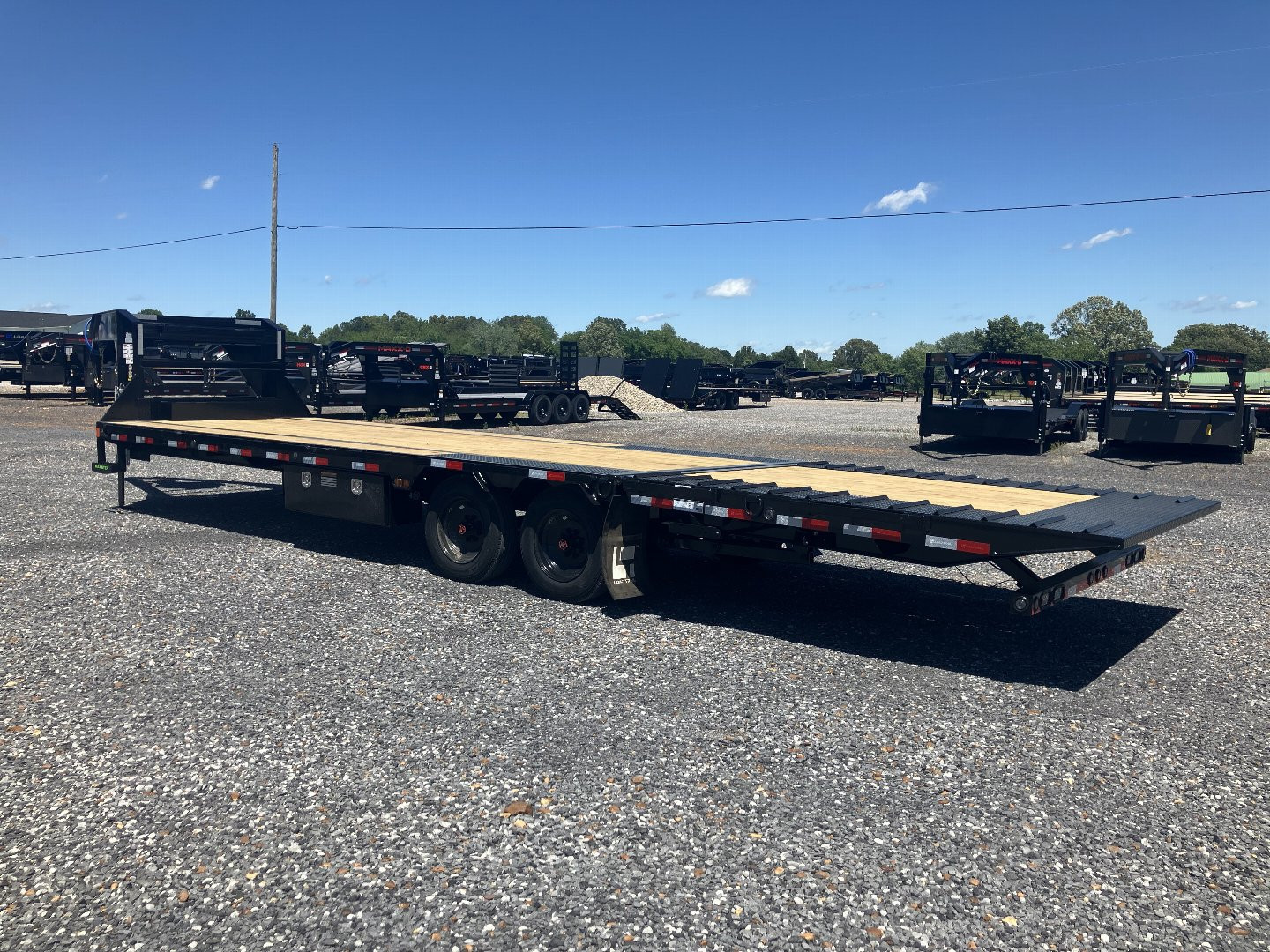 New 2025 Load Trail 102"X30' 16K Hyd Dove Gooseneck Trailer