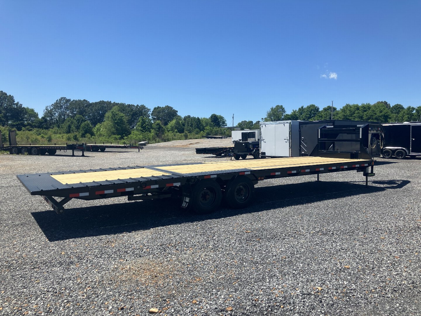 New 2025 Load Trail 102"X30' 16K Hyd Dove Gooseneck Trailer