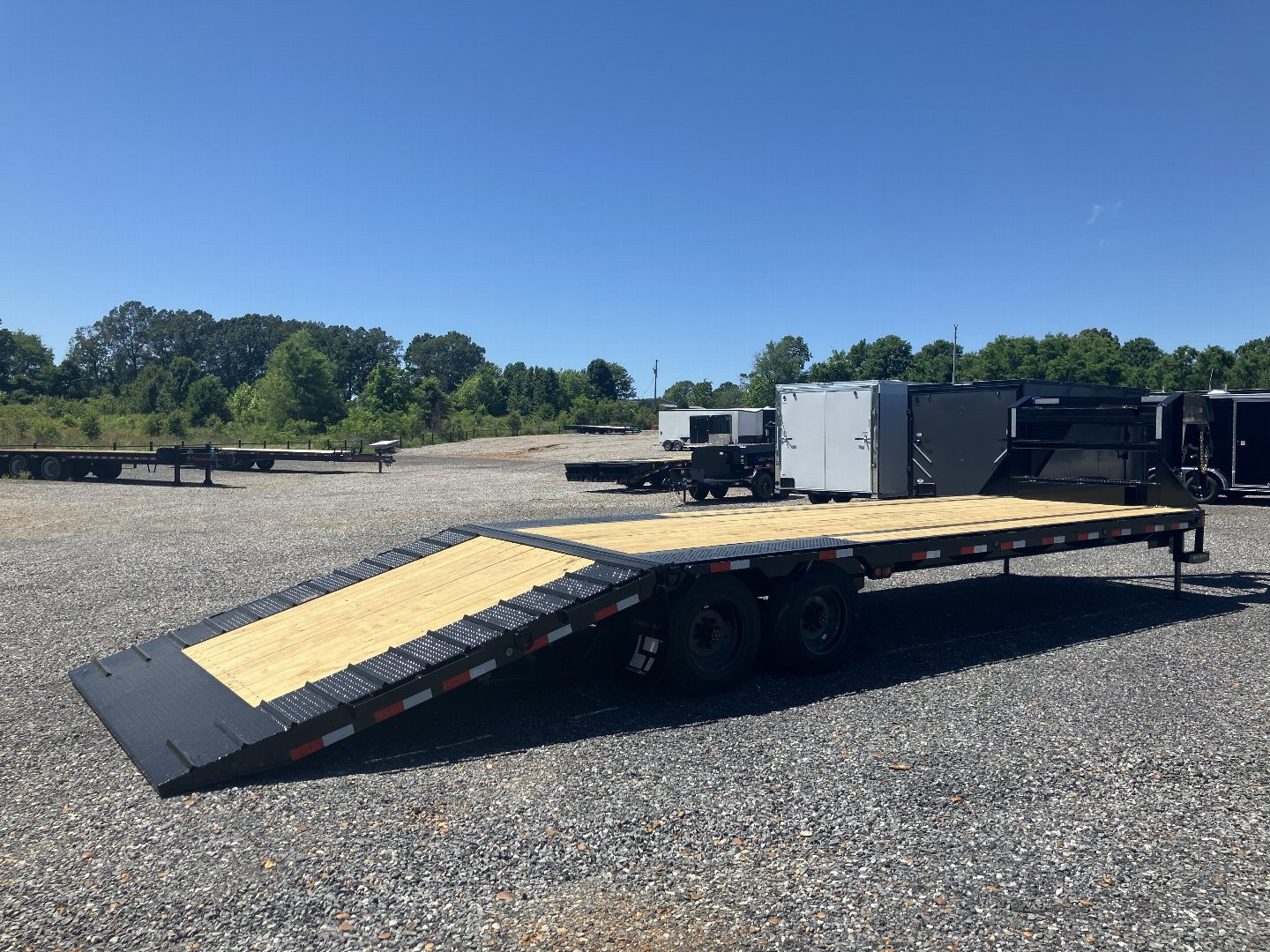 New 2025 Load Trail 102"X30' 16K Hyd Dove Gooseneck Trailer