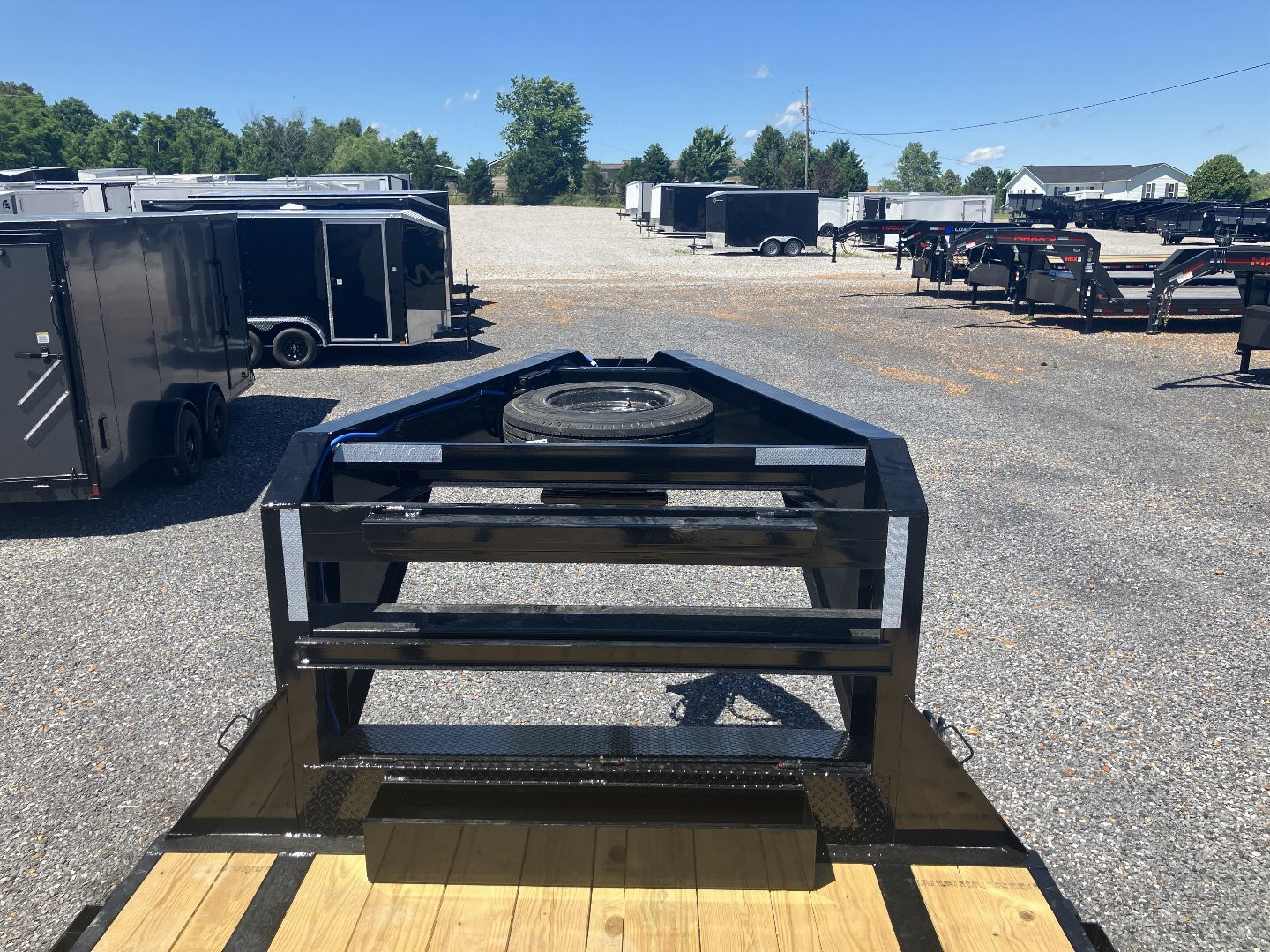 New 2025 Load Trail 102"X30' 16K Hyd Dove Gooseneck Trailer