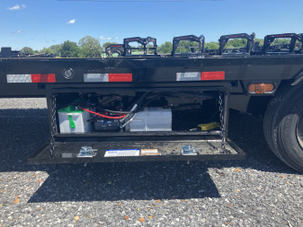 New 2025 Load Trail 102"X30' 16K Hyd Dove Gooseneck Trailer