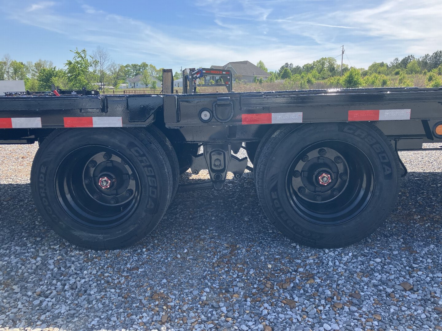 New 2025 Load Trail 102"X32' 30K Hyd Dove Gooseneck Trailer