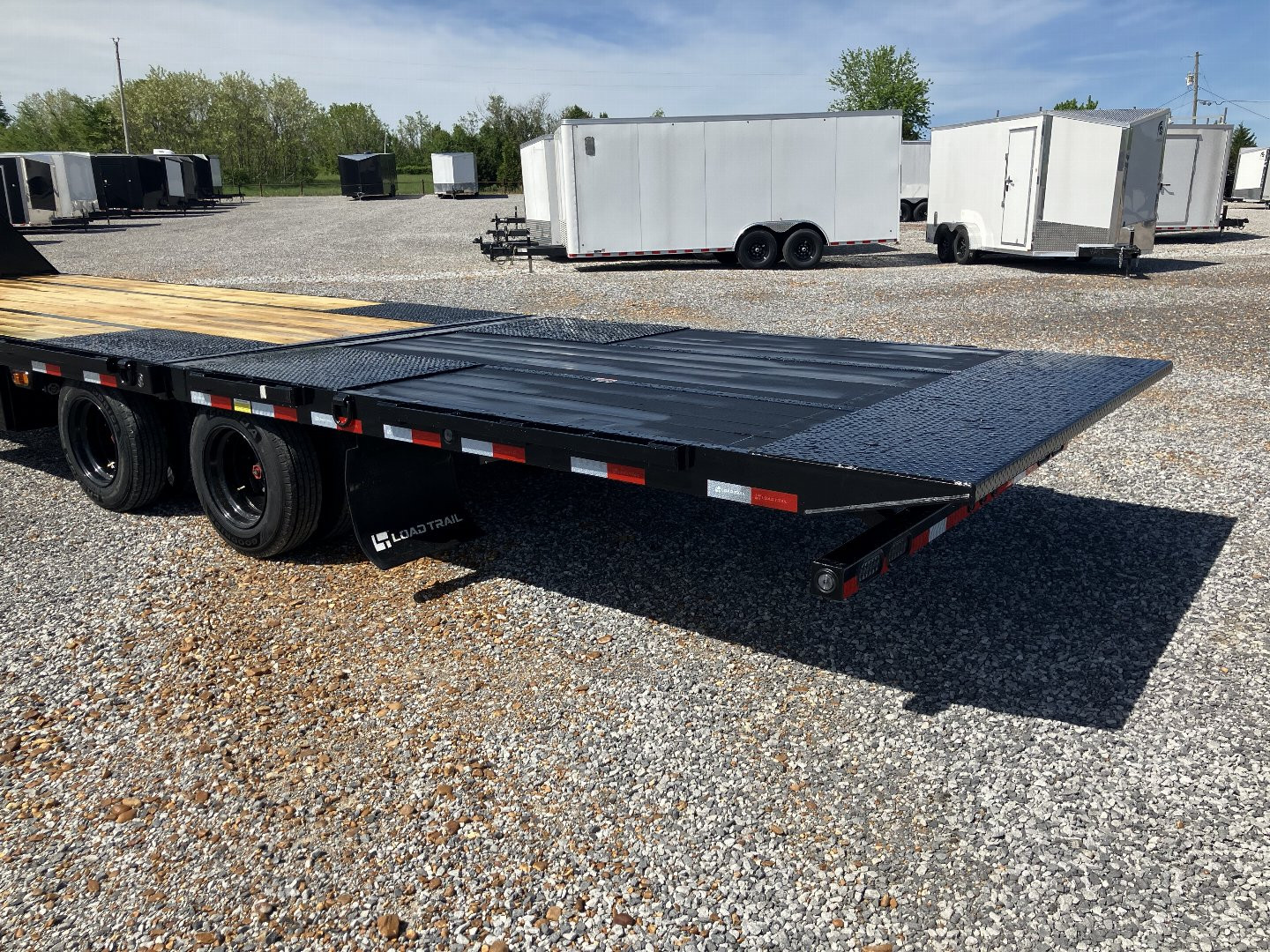New 2025 Load Trail 102"X32' 30K Hyd Dove Gooseneck Trailer
