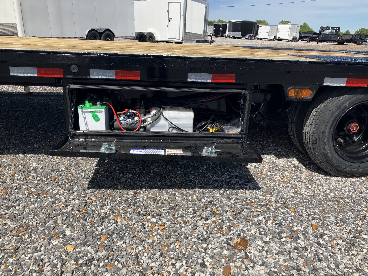 New 2025 Load Trail 102"X32' 30K Hyd Dove Gooseneck Trailer