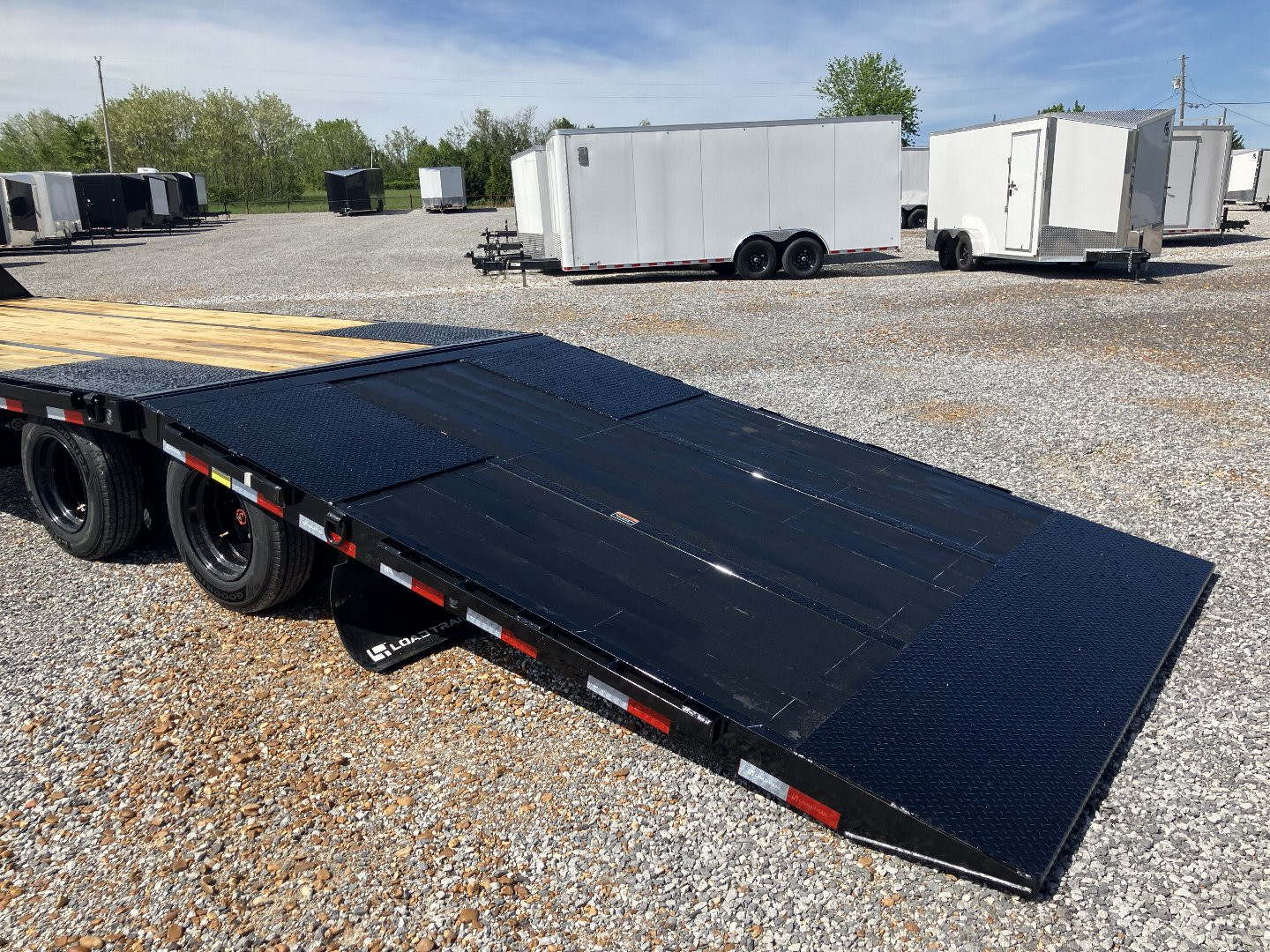 New 2025 Load Trail 102"X32' 30K Hyd Dove Gooseneck Trailer