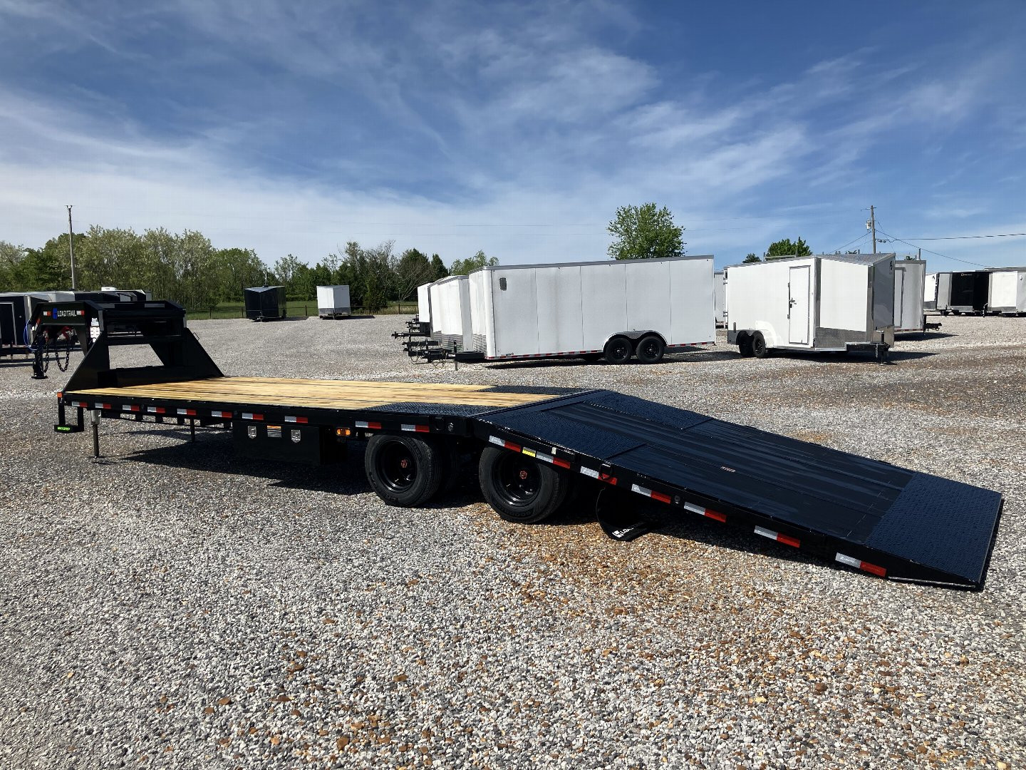 New 2025 Load Trail 102"X32' 30K Hyd Dove Gooseneck Trailer