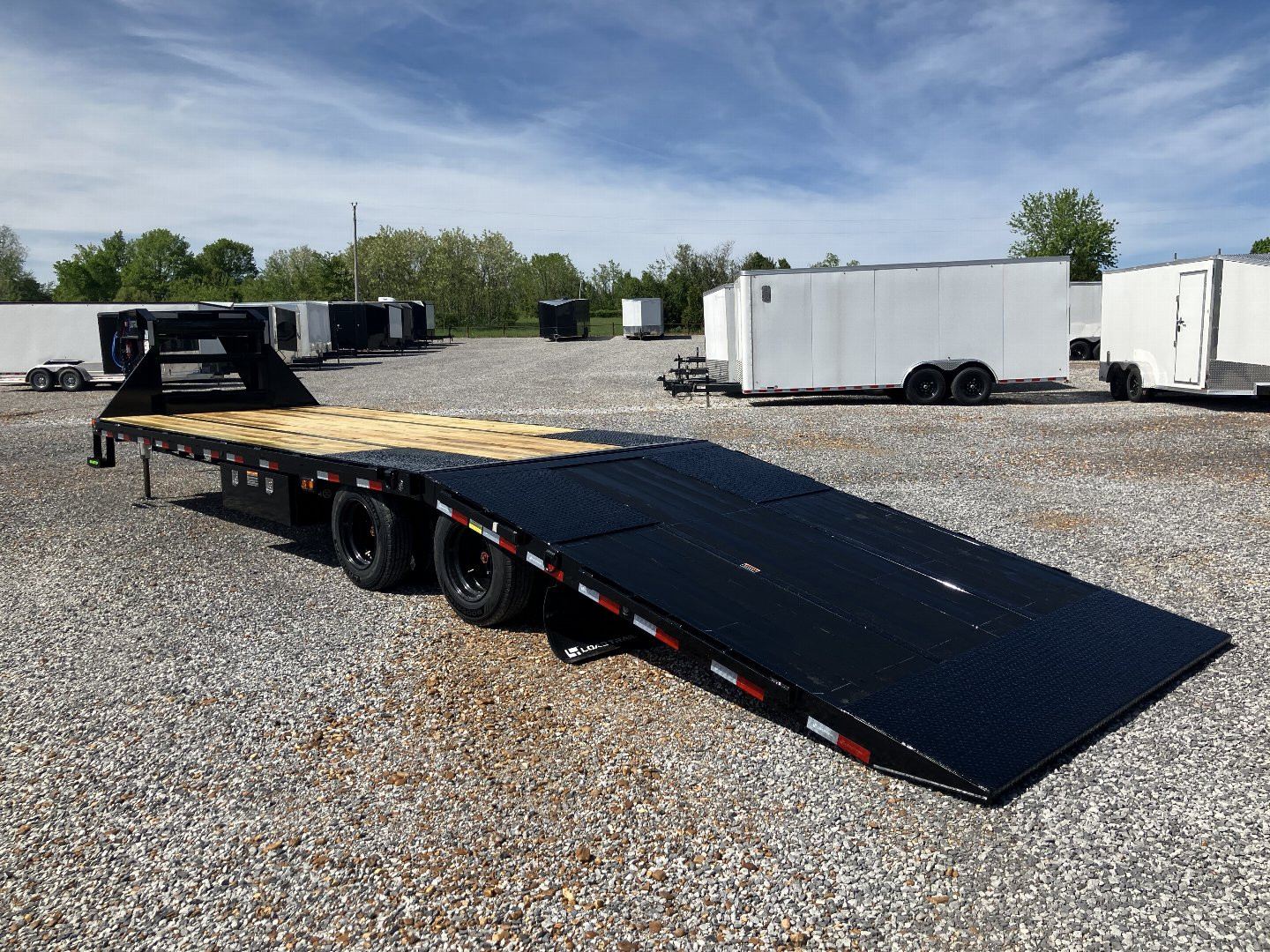 New 2025 Load Trail 102"X32' 30K Hyd Dove Gooseneck Trailer