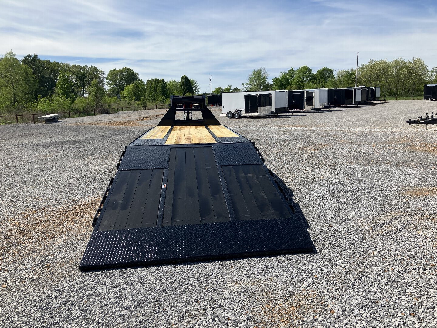 New 2025 Load Trail 102"X32' 30K Hyd Dove Gooseneck Trailer