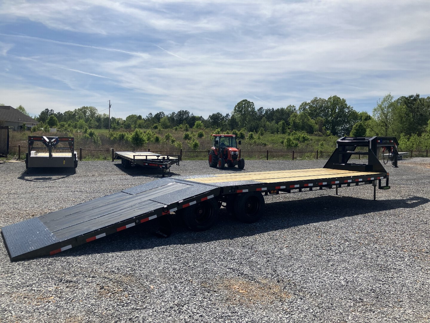 New 2025 Load Trail 102"X32' 30K Hyd Dove Gooseneck Trailer