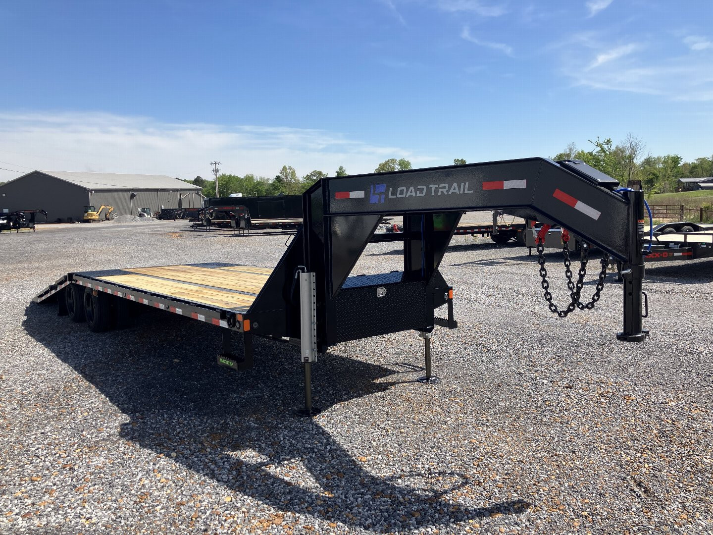 New 2025 Load Trail 102"X32' 30K Hyd Dove Gooseneck Trailer