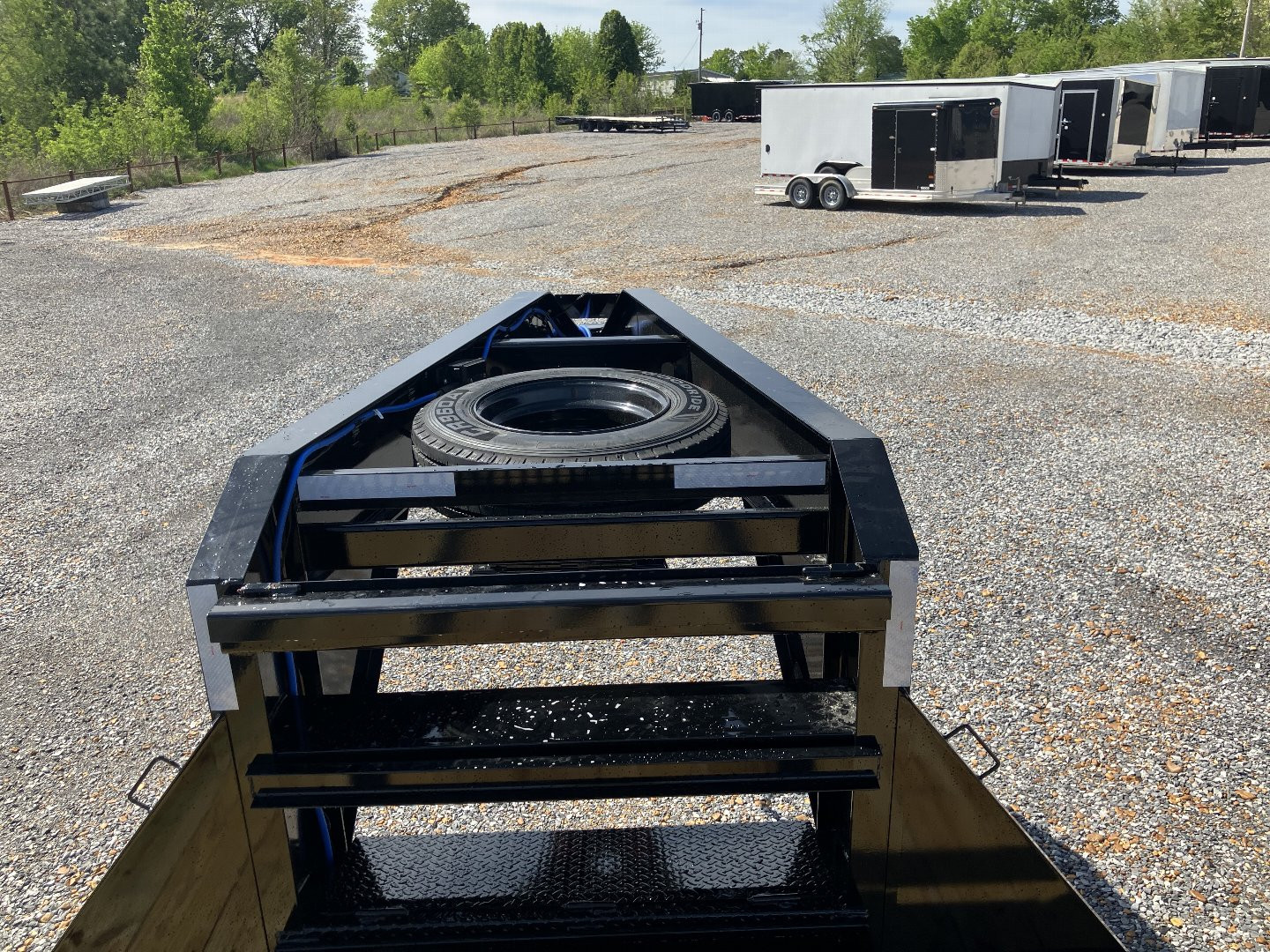 New 2025 Load Trail 102"X32' 30K Hyd Dove Gooseneck Trailer